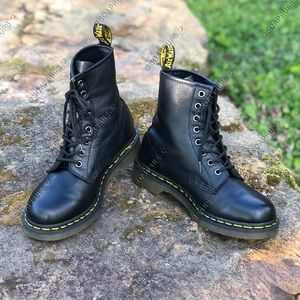Dr Martens Nappa women’s 7 Black Leather Boots